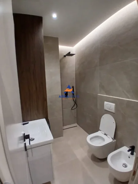 Tirane, shitet apartament 2+1+Ballkon Kati 3, 53 m² 155.000 € 