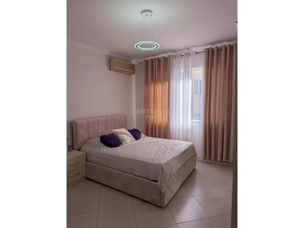 Tirane, jepet me qera apartament 1+1 Kati 4, 30 m² 450 € (21Dhjetori)