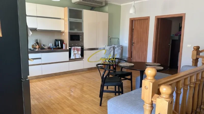 Tirane, jepet me qera apartament 2+1 Kati 1, 175 m² 1.100 € (PALLATI I BRIGADAVE)