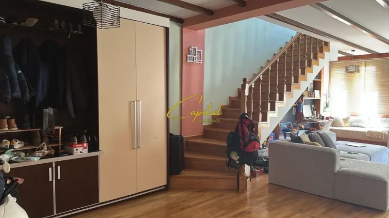 Tirane, jepet me qera apartament 2+1 Kati 1, 175 m² 1.100 € (PALLATI I BRIGADAVE)