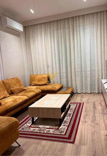 Tirane, jepet me qera apartament 1+1+Ballkon Kati 1, 70 m² 600 € (MINE PEZA)