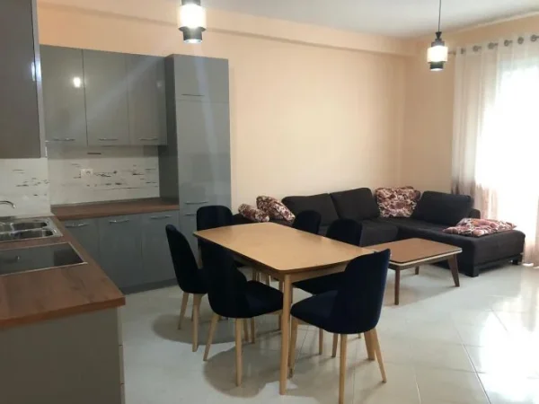 Tirane, jepet me qera apartament 2+1+Aneks+Ballkon Kati 7, 100 m² 700 € (rruga myslym shyri)