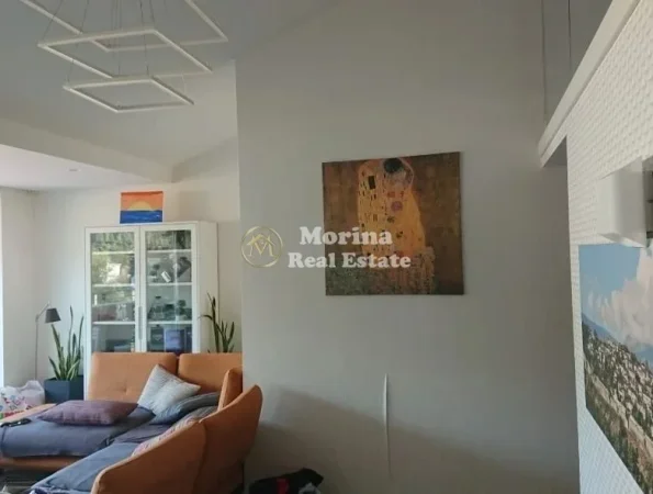 Tirane, jepet me qera apartament duplex Dublex Kati 5, 180 m² 2.000 € (Liqeni i Thate)