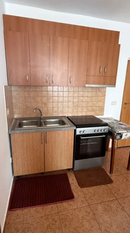 📍 Jepet Apartament 1+1 me Qera , Komuna e Parisit , 490 EURO