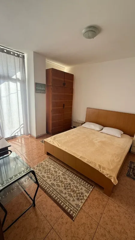 📍 Jepet Apartament 1+1 me Qera , Komuna e Parisit , 490 EURO