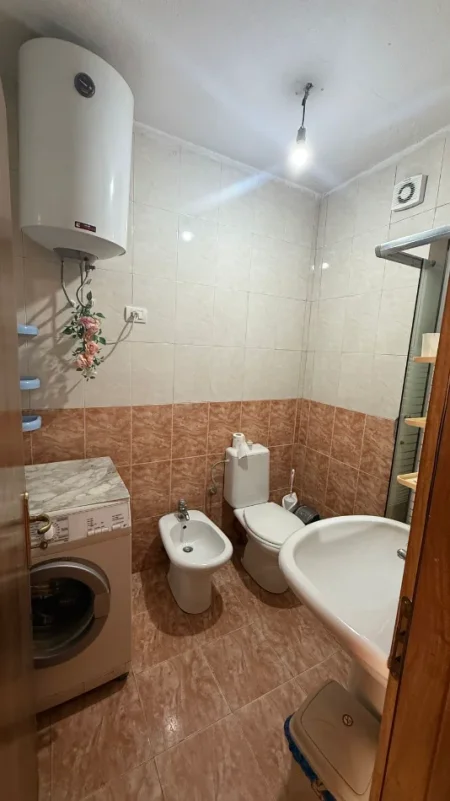 📍 Jepet Apartament 1+1 me Qera , Komuna e Parisit , 490 EURO