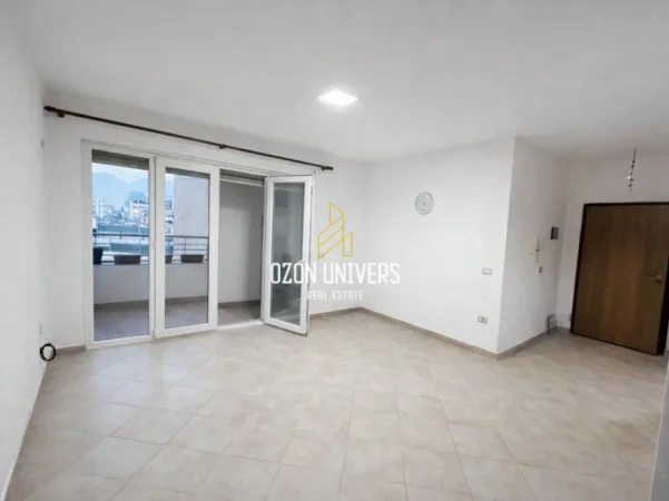 Tirane, jepet me qera apartament 1+1+Ballkon Kati 1, 110 m² 500 € (Astir, pranë Oslos)
