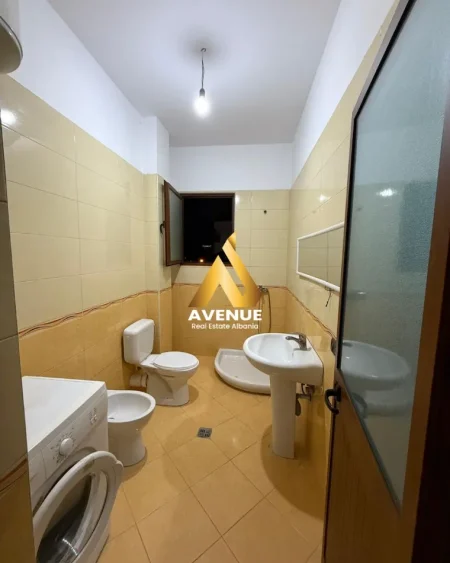 Tirane, jepet me qera apartament 2+1 Kati 3, 90 m² (Rruga Muhamet Gjollesha)