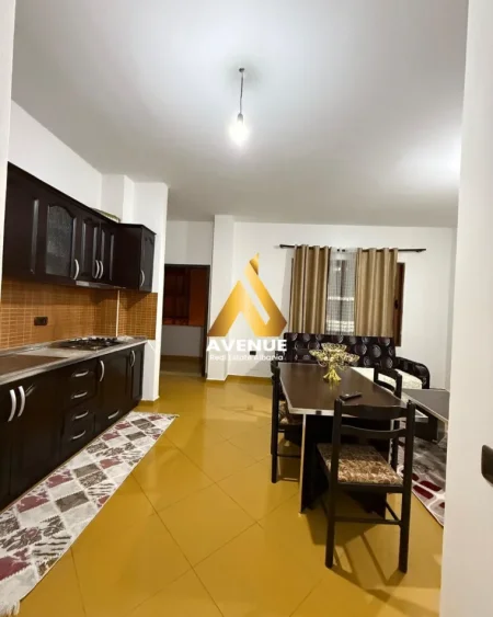 Tirane, jepet me qera apartament 2+1 Kati 3, 90 m² (Rruga Muhamet Gjollesha)