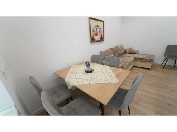 Tirane, jepet me qera apartament 1+1 Kati 2, 46 m² 600 € (Medrese)