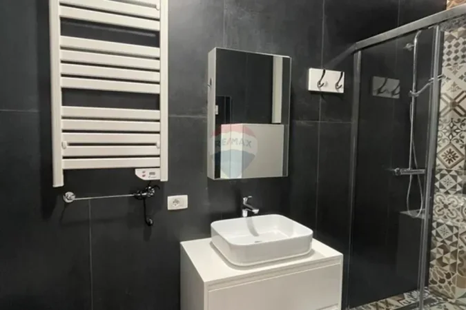 Tirane, jepet me qera apartament 2+1+Ballkon , 120 m² 1.200 € (Kompleksi DELIORGJI)
