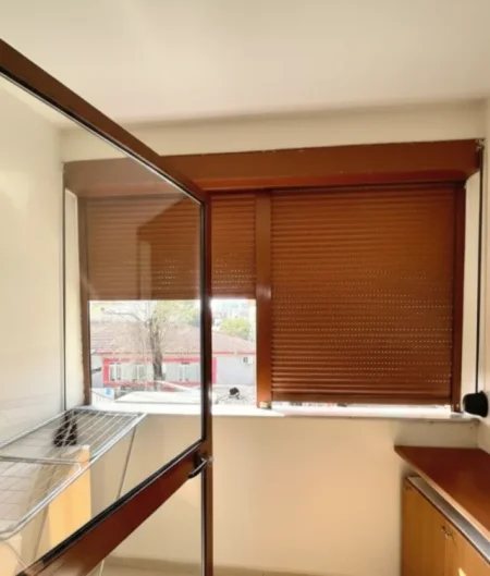 Tirane, jepet me qera apartament 1+1+Aneks+Ballkon Kati 2, 60 m² 450 € (Bulevaedi Bajram Curri)