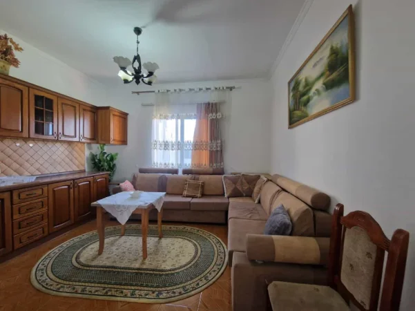 Tirane, jepet me qera Vile 2+1 , 100 m² 520 € (Parku)