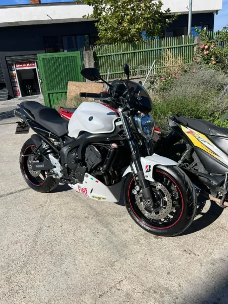 Tirane, shitet Yamaha FZ6 600cc Benzin, e zeze manuale Kondicioner 35.000 km 355.000 €