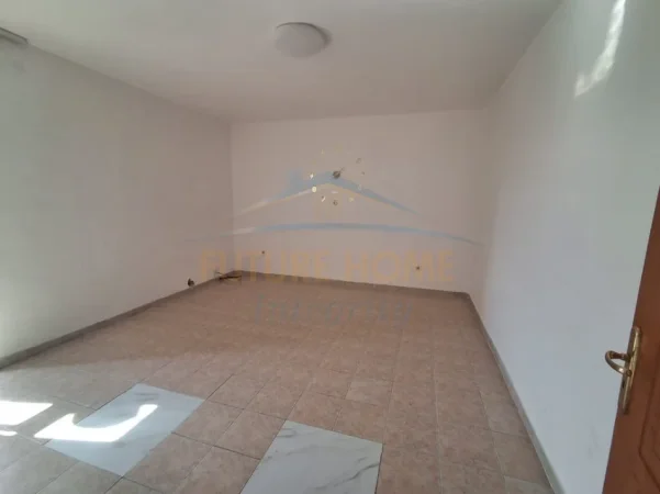 Tirane, jepet me qera apartament 1+1+Ballkon Kati 3, 60 m² 313 € (ISH MARKATA)