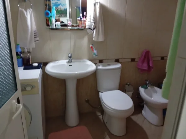 Tirane, jepet me qera 1+1 Kati 2, 63 m² 400 € (Rruga 3 vellezeri kondi)