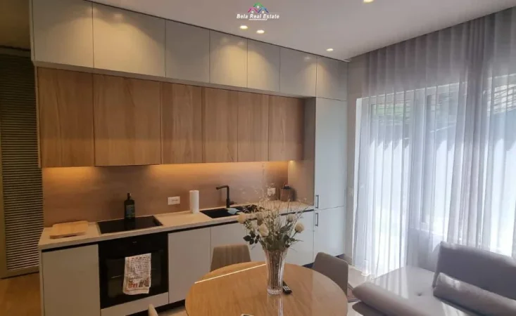 Tirane, jepet me qera apartament 1+1 Kati 2, 110 m² 900 € (Kodra e Diellit)