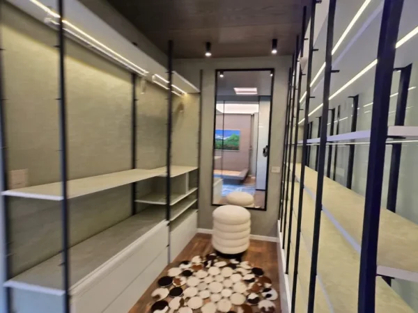 Tirane, shitet apartament 2+1 , 141 m² (Air Albania)