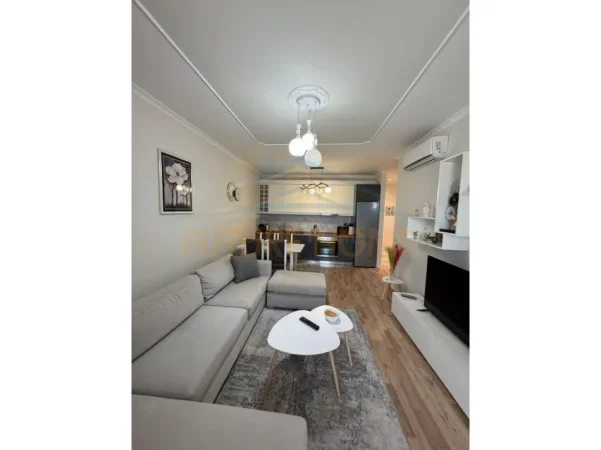 Tirane, jepet me qera apartament 1+1+Ballkon Kati 6, 68 m² 600 € (Rezidenca Future Home)