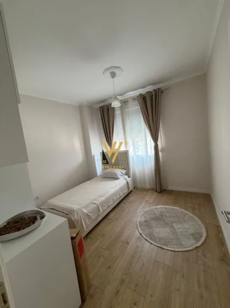 Tirane, jepet me qera apartament 2+1+Ballkon Kati 7, 108 m² 600 € (FRESK)