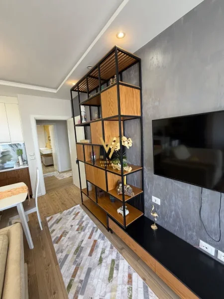 Tirane, jepet me qera apartament 2+1+Ballkon Kati 7, 108 m² 600 € (FRESK)