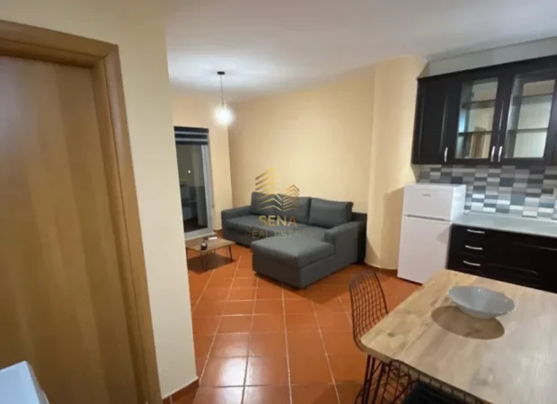 Tirane, jepet me qera apartament 1+1+Ballkon Kati 8, 56 m² 550 € (Perball Delijorgjit)