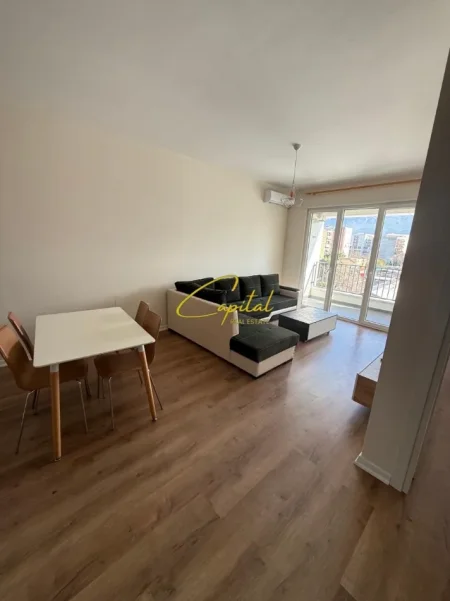 Tirane, jepet me qera apartament 1+1 Kati 4, 70 m² 500 € (5 MAJI)