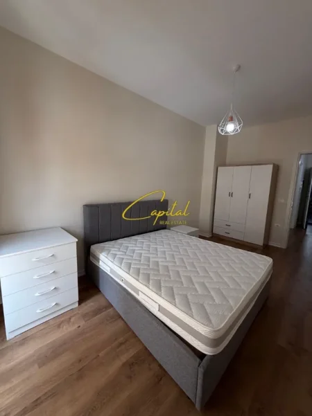 Tirane, jepet me qera apartament 1+1 Kati 4, 70 m² 500 € (5 MAJI)