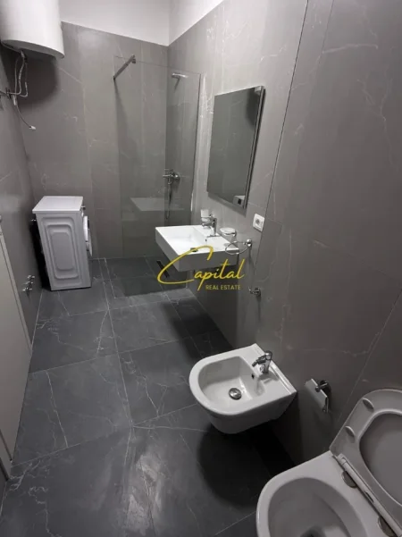 Tirane, jepet me qera apartament 1+1 Kati 4, 70 m² 500 € (5 MAJI)