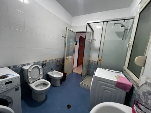 Durres, jepet me qera apartament 1+1 Kati 8, 70 m² 350 € (Markata, Durrës)