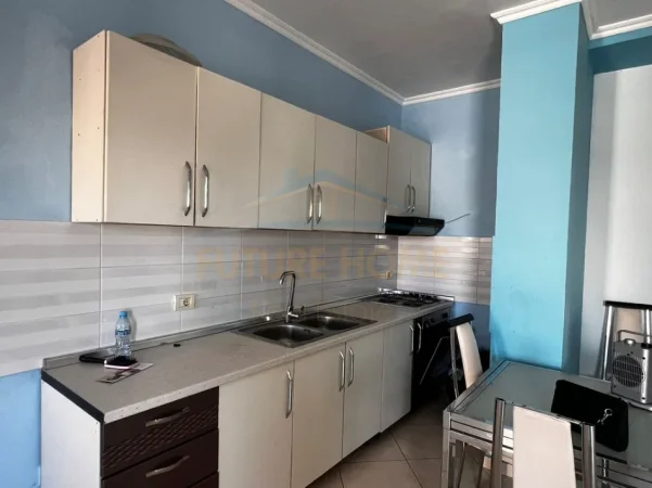 Durres, jepet me qera apartament 1+1 Kati 8, 70 m² 350 € (Markata, Durrës)