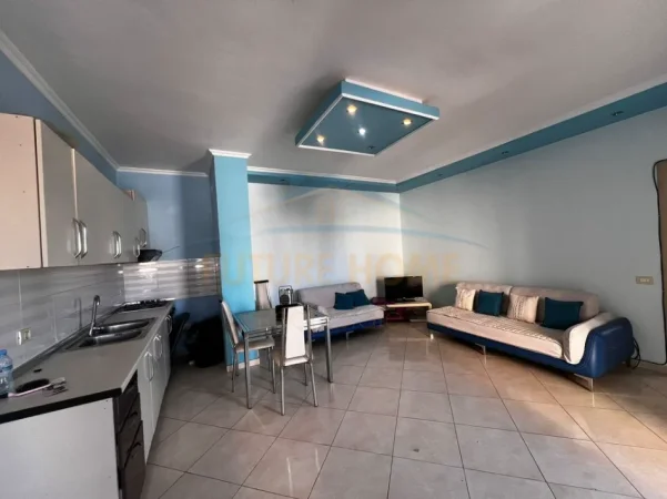 Durres, jepet me qera apartament 1+1 Kati 8, 70 m² 350 € (Markata, Durrës)