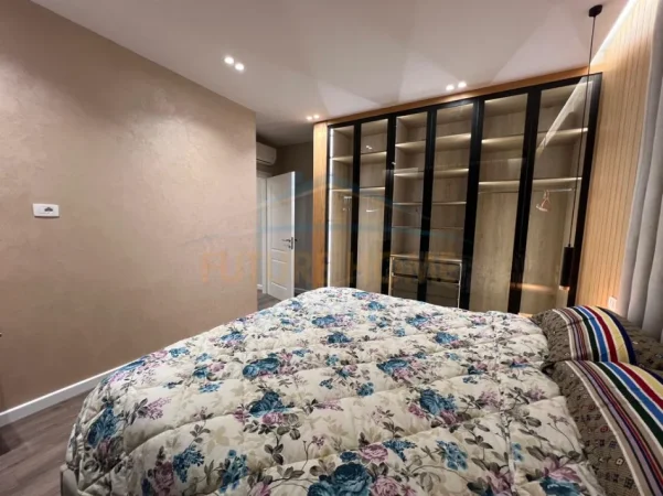 Tirane, shes apartament 2+1+Ballkon Kati 1, 97 m² 260.000 € (ISH MARKATA)