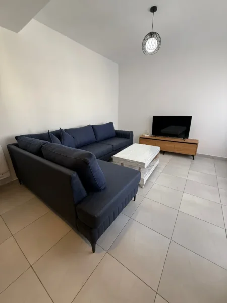 Tirane, jepet me qera apartament 2+1 post parkimi Kati 4, 90 m² 650 €