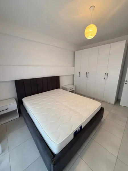 Tirane, jepet me qera apartament 2+1 post parkimi Kati 4, 90 m² 650 €