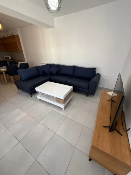 Tirane, jepet me qera apartament 2+1 post parkimi Kati 4, 90 m² 650 €