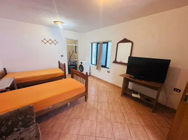 Tirane, jepet me qera garsoniere Kati 1, 40 m² 280 mije leke