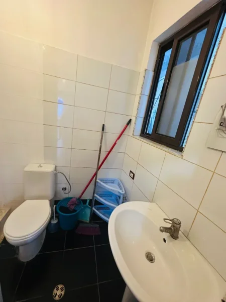 Tirane, jepet me qera garsoniere Kati 1, 40 m² 280 mije leke