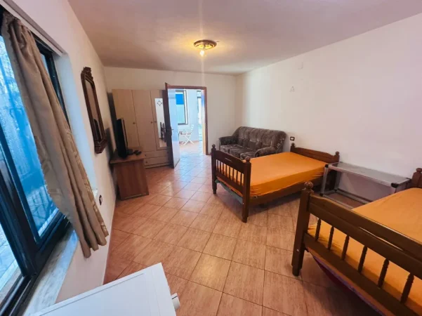 Tirane, jepet me qera garsoniere Kati 1, 40 m² 280 mije leke