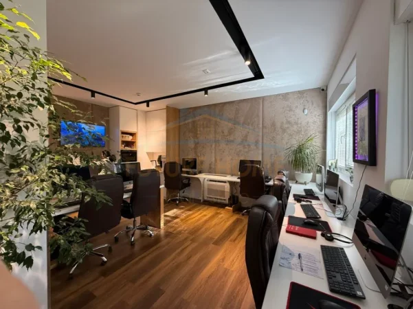 Tirane, shitet zyre Kati 0, 257 m² 465.000 € (Mangalem)