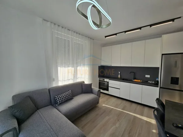 Shqiperi, jepet me qera apartament 2+1+Ballkon Kati 6, 80 m² 900 € (Rruga Jordan Misja)