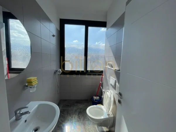 Tirane, shitet 2+1+Ballkon , 110 m² 195.000 € (Komuna e Parisit)