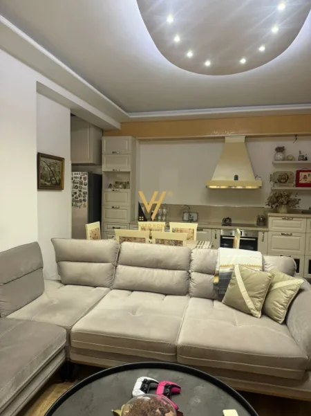 Tirane, shitet apartament 2+1+Ballkon Kati 1, 127 m² (LIQENI I THATE)
