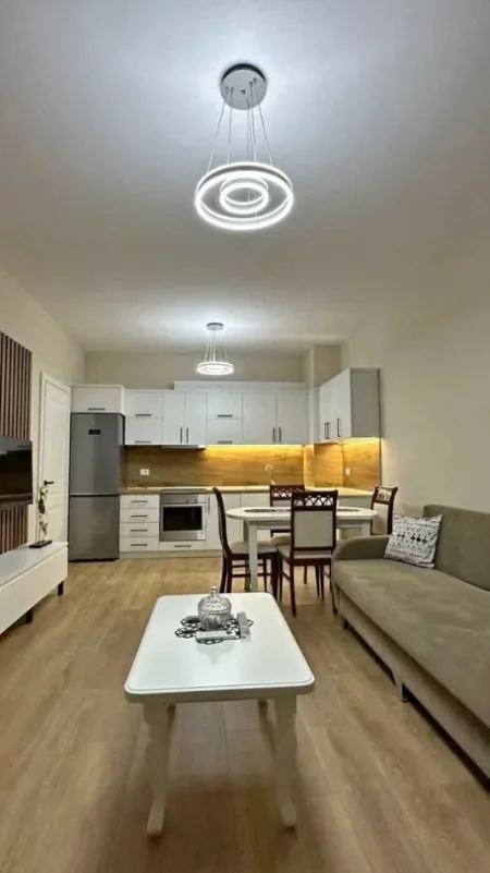 Tirane, jepet me qera apartament 1+1+Ballkon Kati 3, 67 m² 600 € (Rruga 5 Maji)