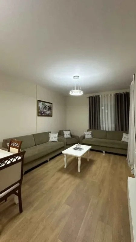 Tirane, jepet me qera apartament 1+1+Ballkon Kati 3, 67 m² 600 € (Rruga 5 Maji)