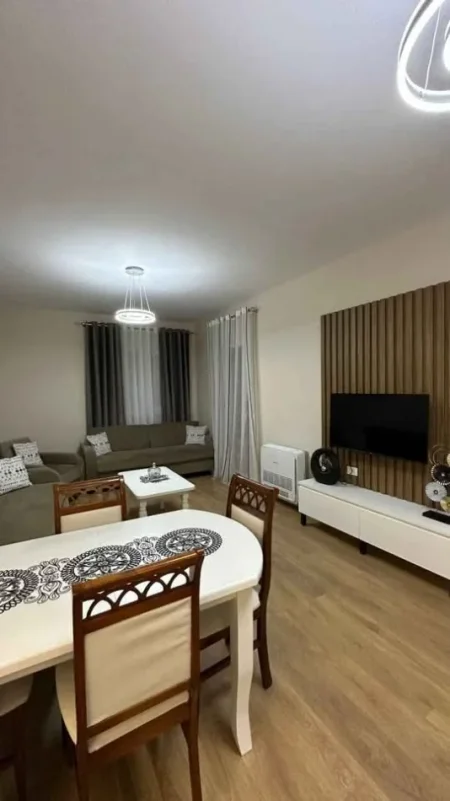 Tirane, jepet me qera apartament 1+1+Ballkon Kati 3, 67 m² 600 € (Rruga 5 Maji)