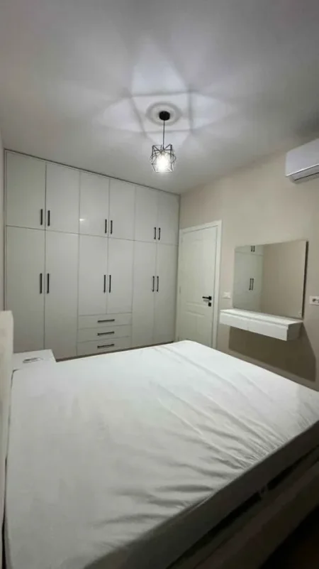 Tirane, jepet me qera apartament 1+1+Ballkon Kati 3, 67 m² 600 € (Rruga 5 Maji)