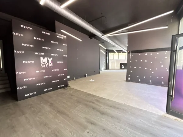 Tirane, jepet me qera dyqan Kati 0, 205 m² 3.000 € (rruga e barrikadave)