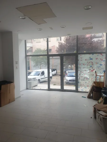 Tirane, shitet ambjent biznesi Kati 0, 63 m² 189.000 € (Yzberisht)