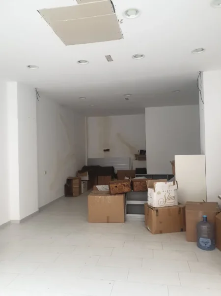 Tirane, shitet ambjent biznesi Kati 0, 63 m² 189.000 € (Yzberisht)